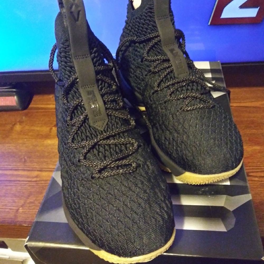 LeBron XV